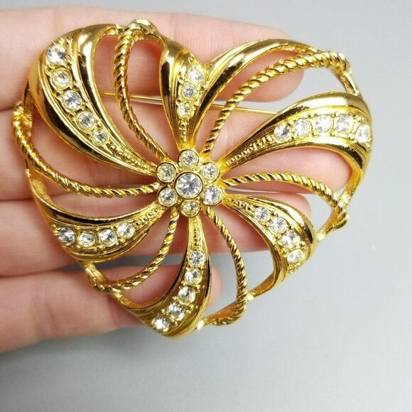 Vintage Avon Large Heart Shape Brooch, Gold Tone Rhinestone Signed Lapel Pin - Picture 7 of 7